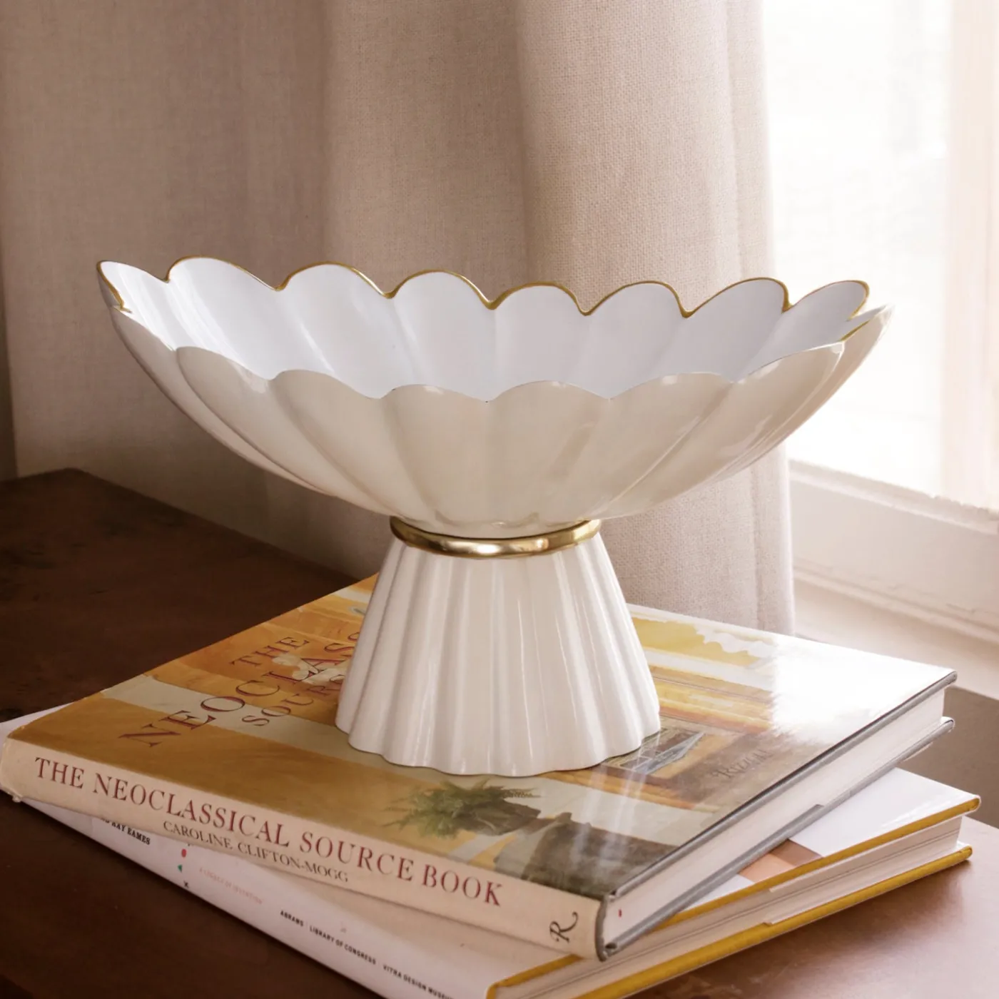 Discount ENCANTO Vintage Hermes Pedestal Cream and White Holiday|Pedestals